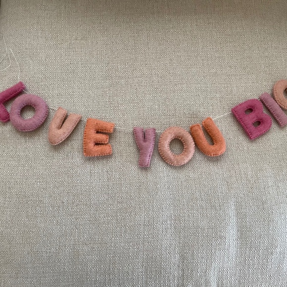 Set of 2 Valentine’s Day felt garlands - Picture 1 of 8